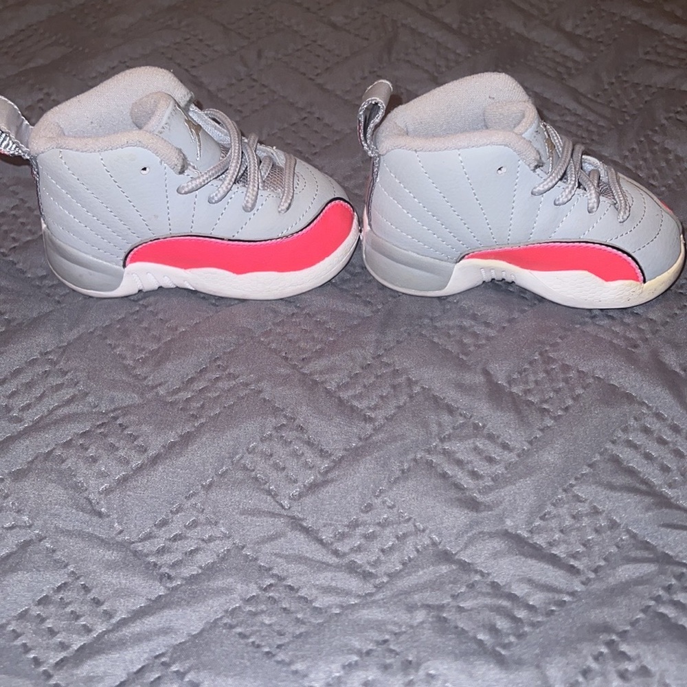 Kids Jordan 12 Retro Shoes - Picture 3 of 5